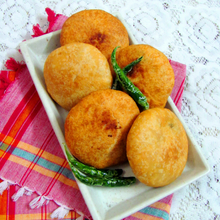 Load image into Gallery viewer, Moong Dal Kachori | Dal Kachori | YumBasket
